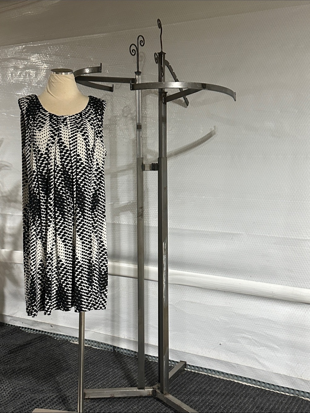 Chic Black and White Geometric Midi Dress